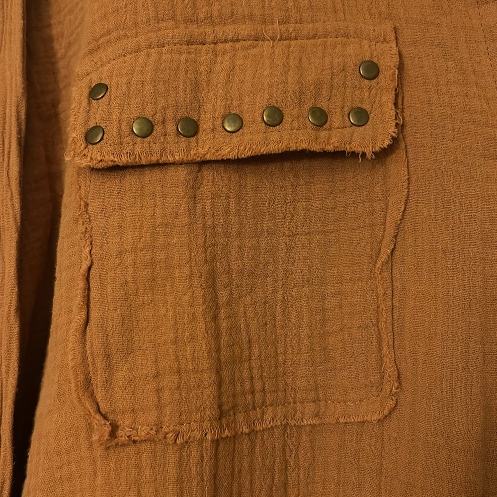 NWT Hem & Thread button up - Picture 2 of 6